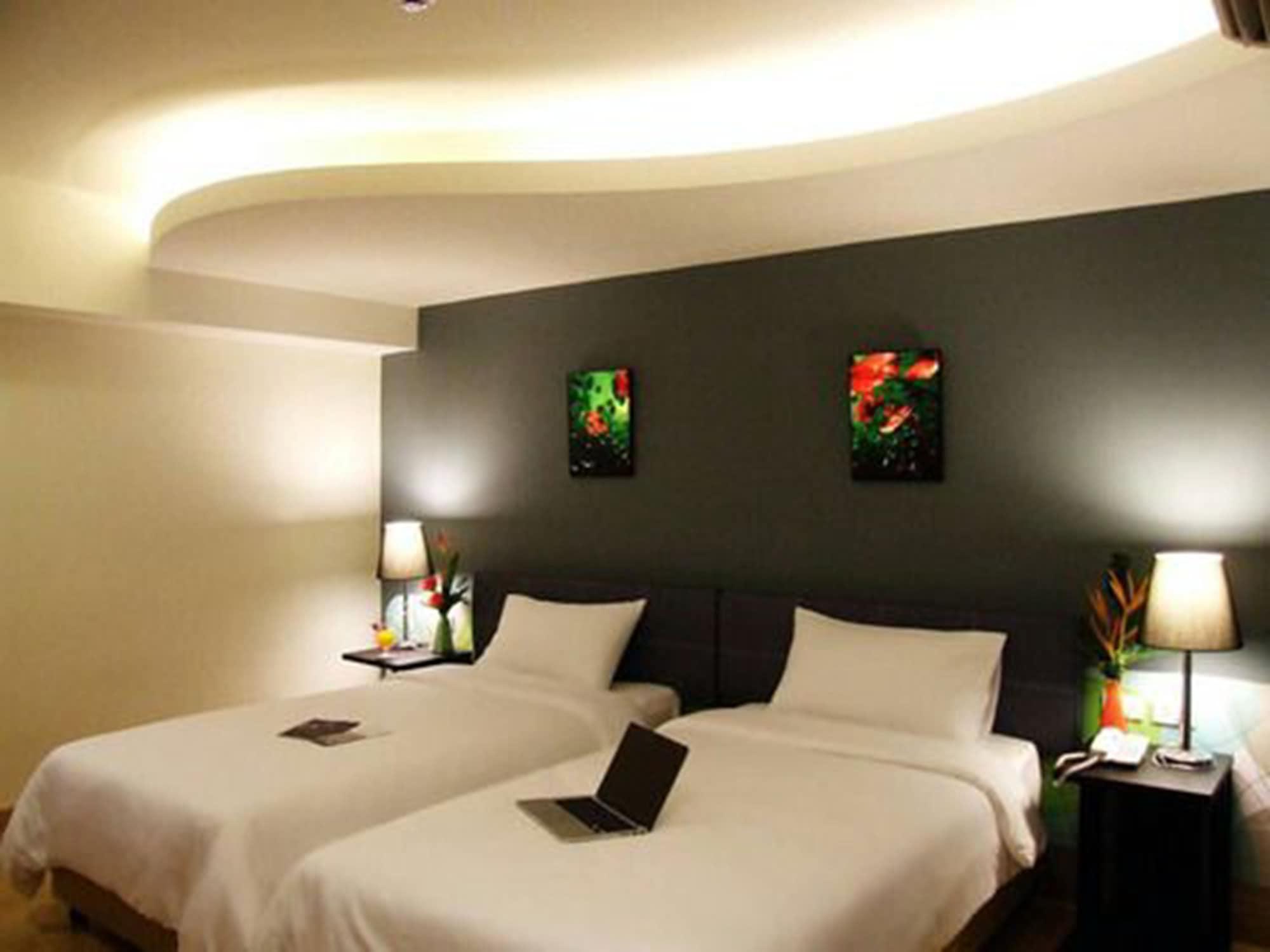 בנגקוק Grand Tower Inn Sathorn Hotel מראה חיצוני תמונה