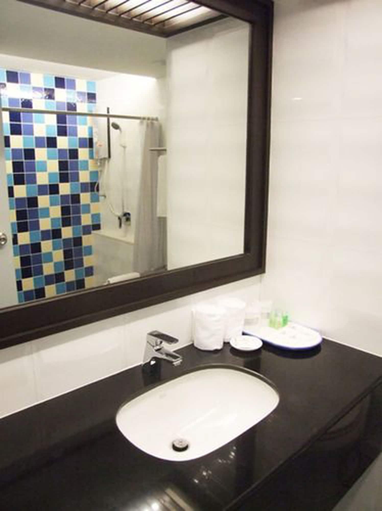 בנגקוק Grand Tower Inn Sathorn Hotel מראה חיצוני תמונה