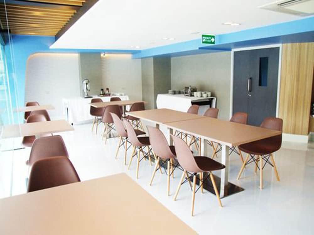 בנגקוק Grand Tower Inn Sathorn Hotel מראה חיצוני תמונה