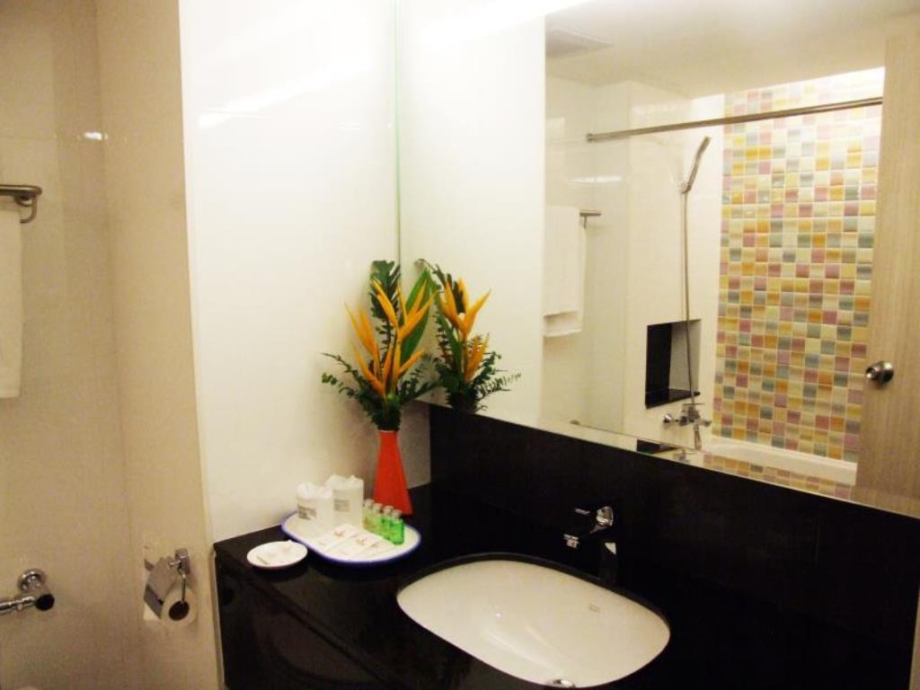 בנגקוק Grand Tower Inn Sathorn Hotel מראה חיצוני תמונה