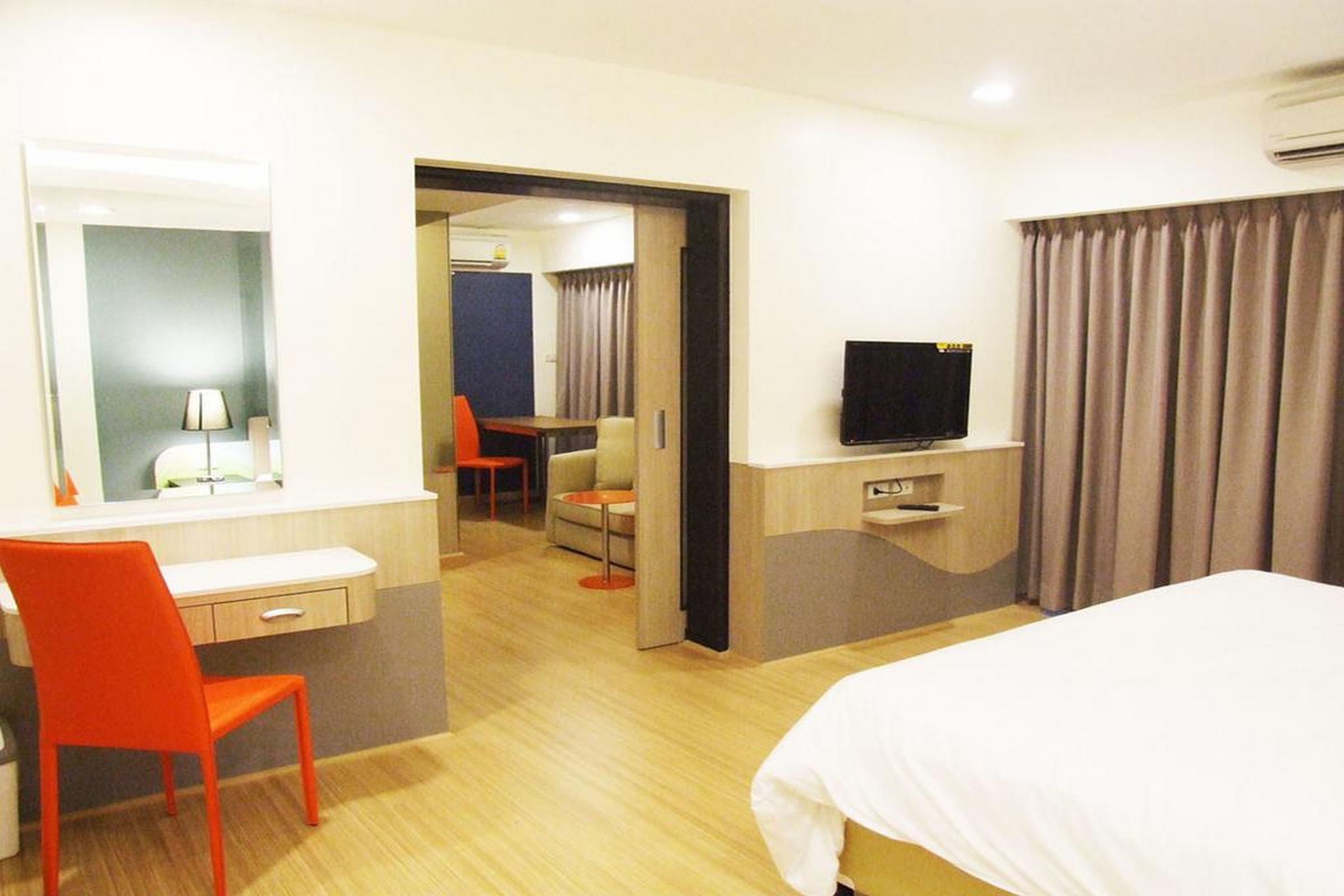 בנגקוק Grand Tower Inn Sathorn Hotel מראה חיצוני תמונה