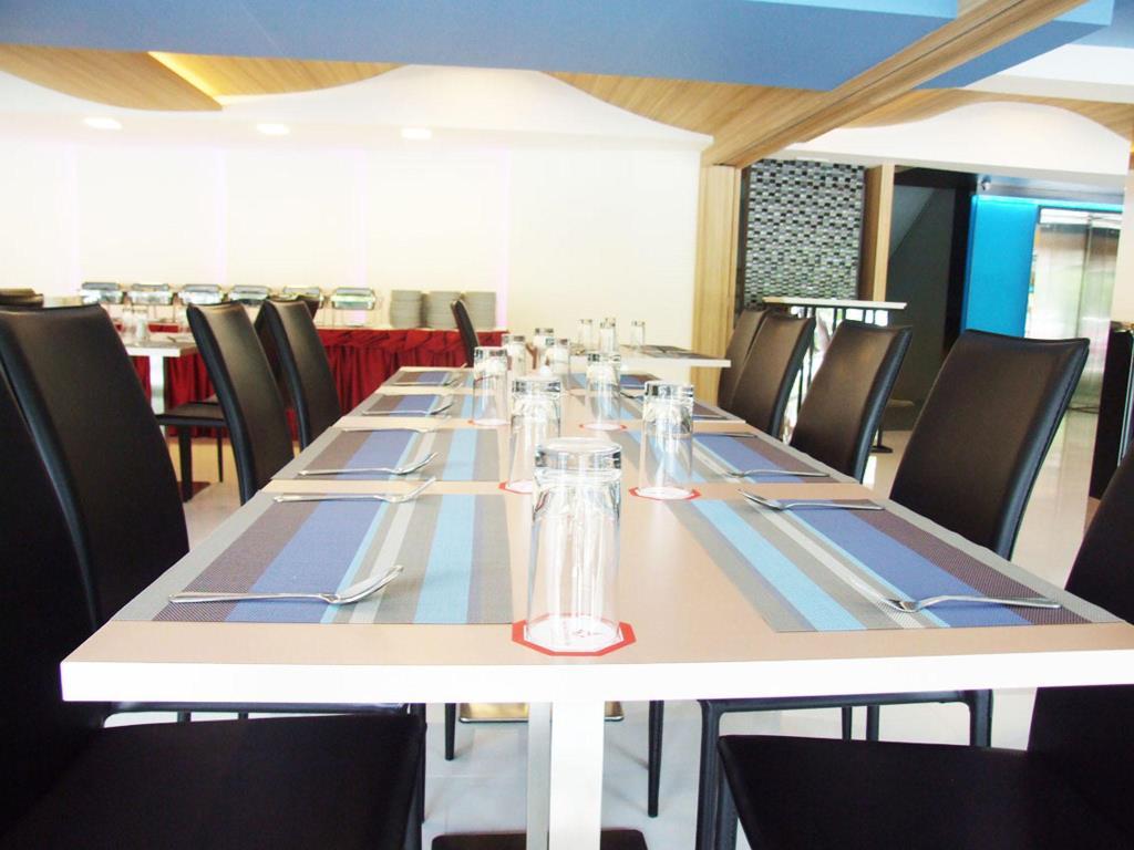 בנגקוק Grand Tower Inn Sathorn Hotel מראה חיצוני תמונה