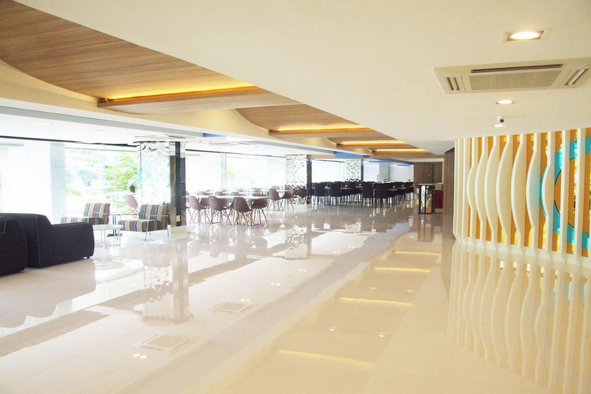 בנגקוק Grand Tower Inn Sathorn Hotel מראה חיצוני תמונה